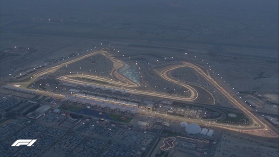 トワイライト・レース:スタート時の日没後の薄明かりから最後はナイトレースに