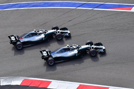 ボタス、ハミルトンを先に行かせる、チームオーダー:2018年F1ロシアGP