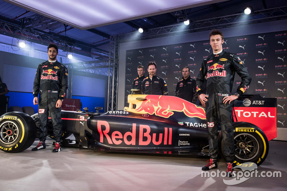 レッドブル、F1カラーリングを発表: 2016年F1
