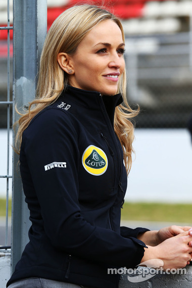 カルメン・ホルダ、ロータスF1チームの2015年開発ドライバー