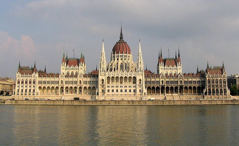 800px-Budapest_Parliament_4604