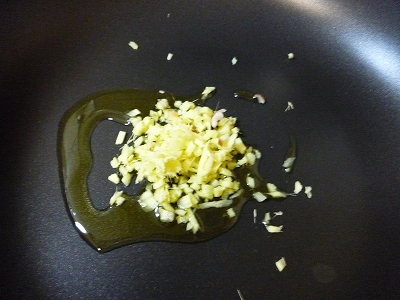 しょうがと油を入れて