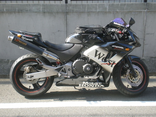 ホンダ ホーネット250を、CBR600ルックにカスタム!!の巻 : BMW ホンダ ホーネット250を、CBR600ルックにカスタム!!の巻 : BMW