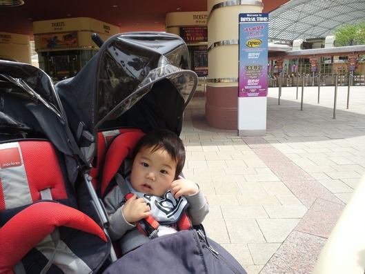 ユニバーサルスタジオジャパン。0歳児の息子の写真はこれだけ。