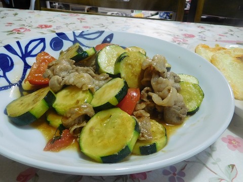 豚肉とズッキーニ炒め