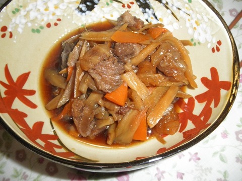 牛スジとごぼうの煮込み
