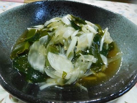 玉ねぎとわかめのポン酢和え