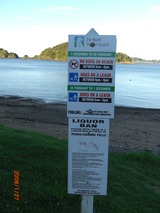 湖畔では犬の放し飼いもアルコールもダメ