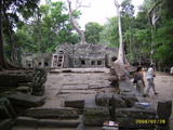 アンコールワットを行く