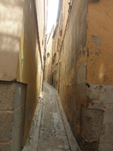 中世そのままの小路