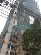 ビル建設の足場は竹