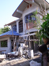 新築中のタイの家