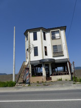 理容店の案内灯だけが回っていた