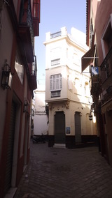 ハノイの小路よりは明るい