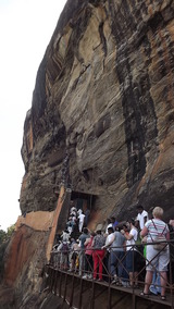 らせん階段を上る