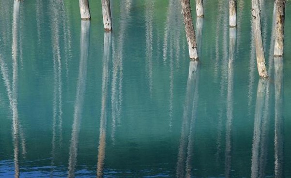 青い池