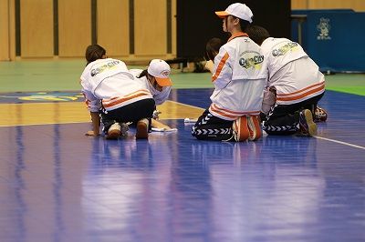 ボランティアに支えられ