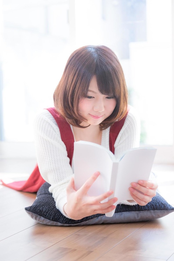 読書美女