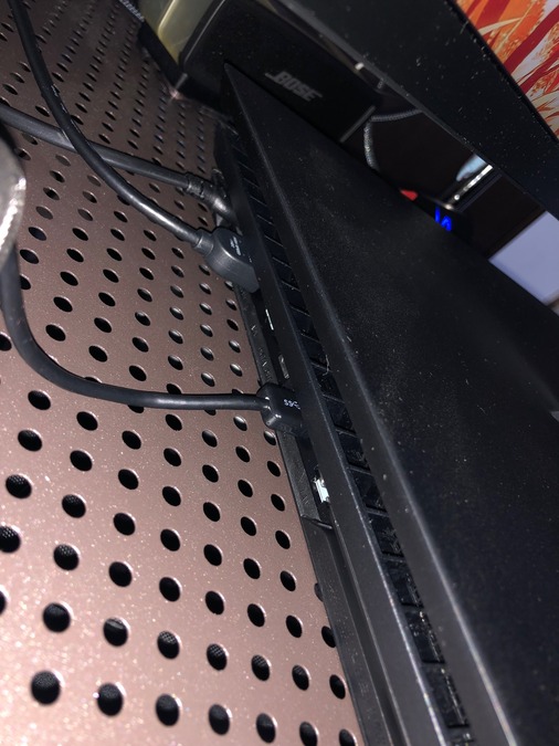 PS4背面