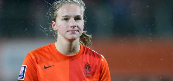 オランダ女子代表の ずぶ濡れ胸ダイブ 動画が反響 可愛い ナイス くろnews サッカー速報