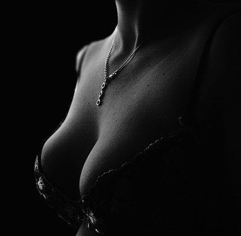 decollete-574354__340