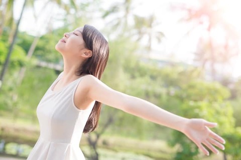 woman-morning-sky