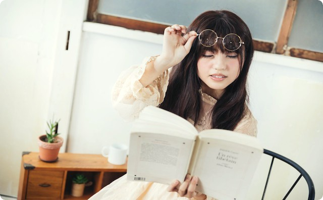 眼鏡女子