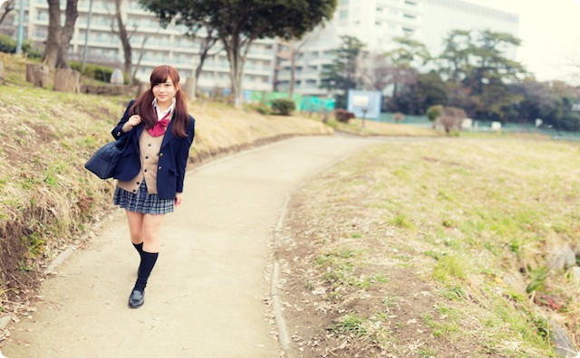 下校中の女子高生