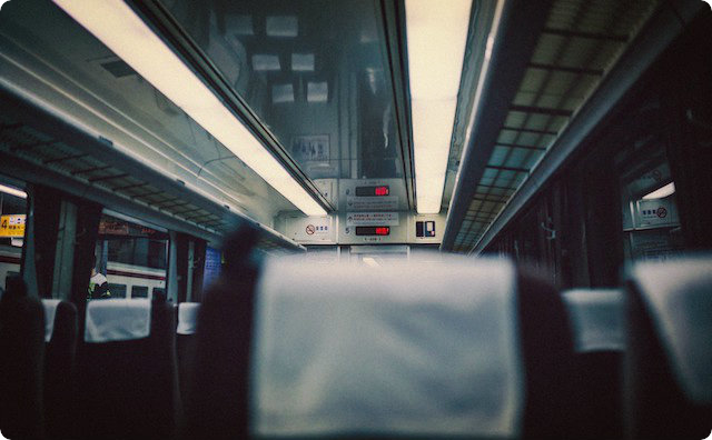 特急電車の車内