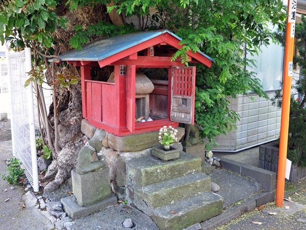 小さな祠
