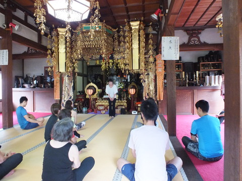 お寺でYoga2