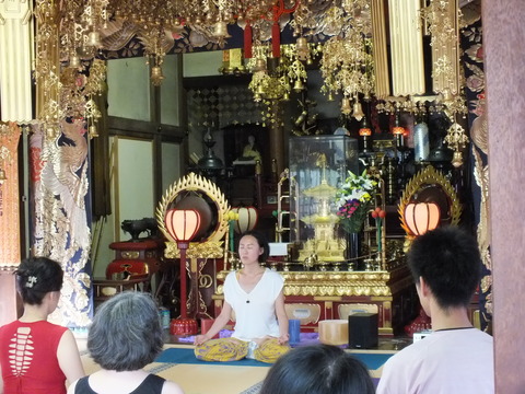 お寺でYoga14
