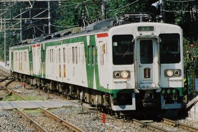 107系電車、こっちが主役? 日光線 : 「まつもとあずさ」が3番線に