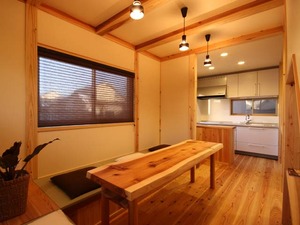２０坪に建つ、小さくて大きい木の家。