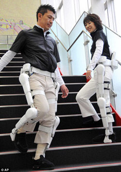 090115HALrobotsuit1