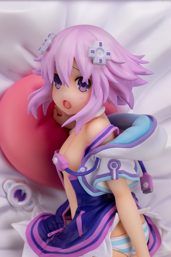 ネプテューヌ エロ フィギュア 寝そべり (3)