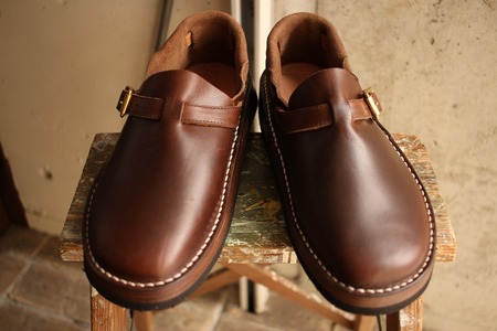 HEEL HOLD SLIP ON