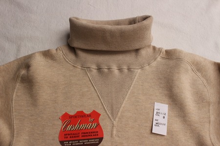 FREEDOM SLEEVE TURTLE NECKED SWEAT