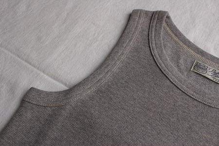SLEEVELESS SHIRT
