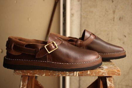 HEEL HOLD SLIP ON