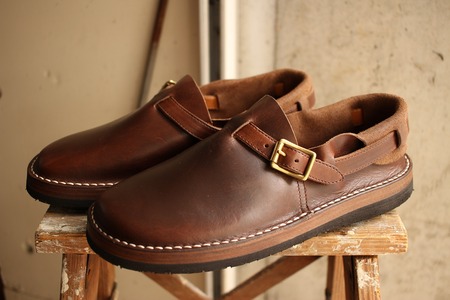 HEEL HOLD SLIP ON