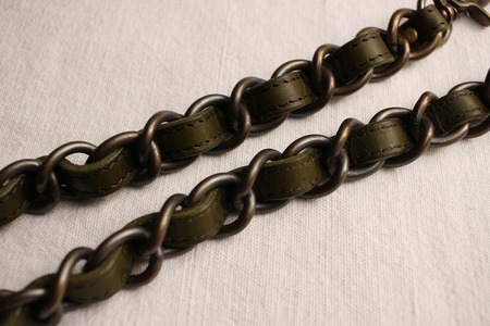 TRI-ZIP POCKETBOOK & CHAIN (6)