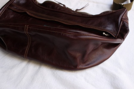 LEATHER SHOULDER BAG