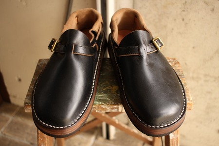 HEEL HOLD SLIP ON