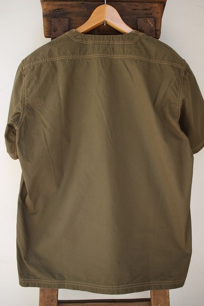 V NECKED PULLOVER SHORT SLEEVE SHIRT
