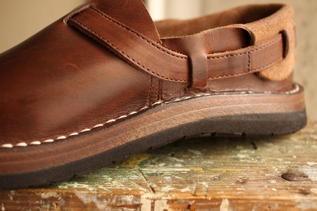 HEEL HOLD SLIP ON
