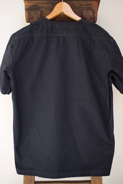 V NECKED PULLOVER SHORT SLEEVE SHIRT