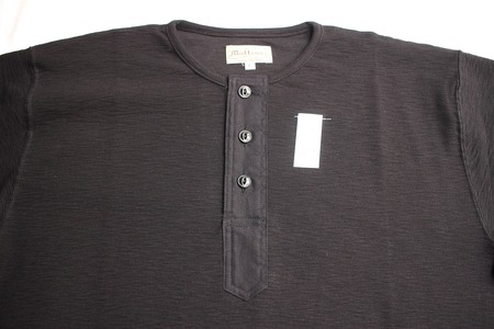SLAB KNIT HENLEY NECK TEE