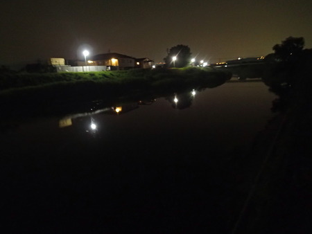 暗い