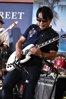 WHITE_SG